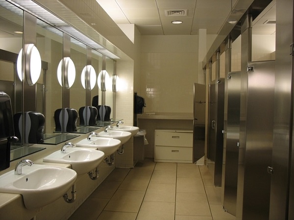 vệ sinh đáp ứng đúng tiêu chuẩn thiết kế nội thất khách sạn 5 sao